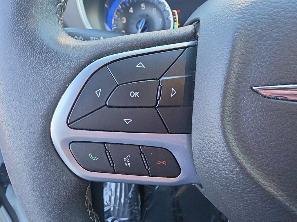 Used 2024 Chrysler Pacifica Touring-L FWD image 22