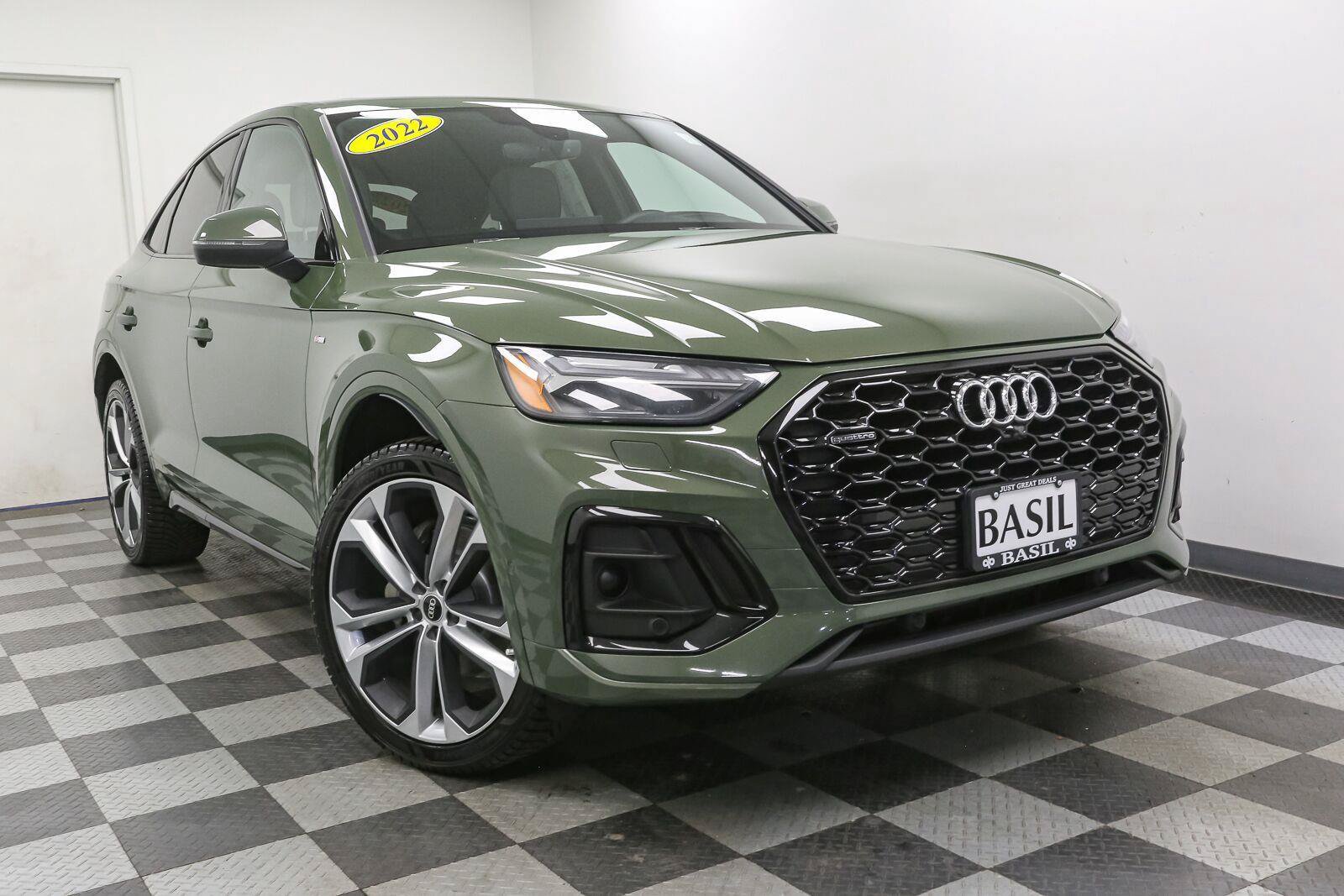 Used 2022 Audi Q5 2.0T Prestige w/ Prestige Package AWD/4WD image 2