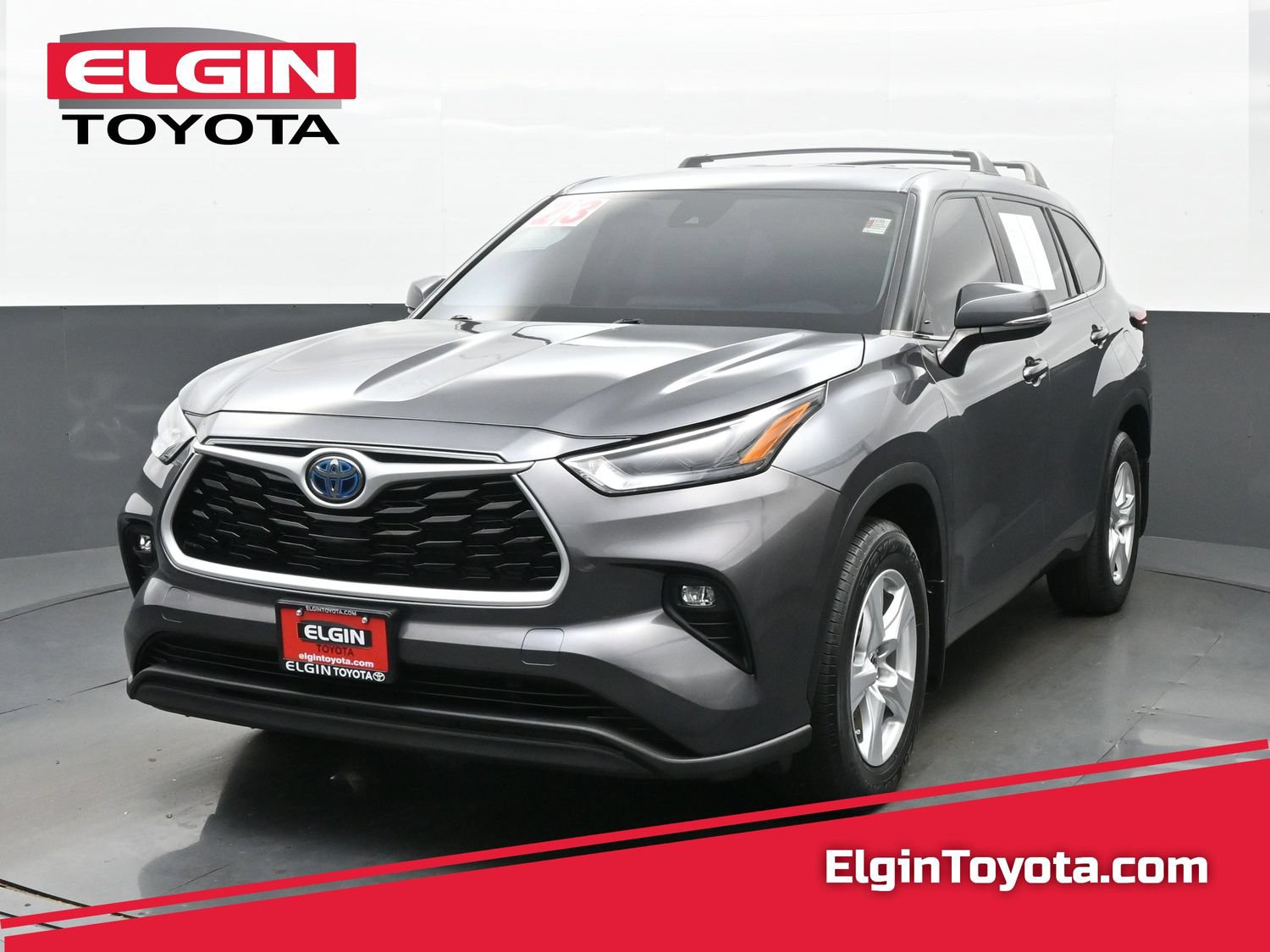 Used 2023 Toyota Highlander LE AWD/4WD image 1