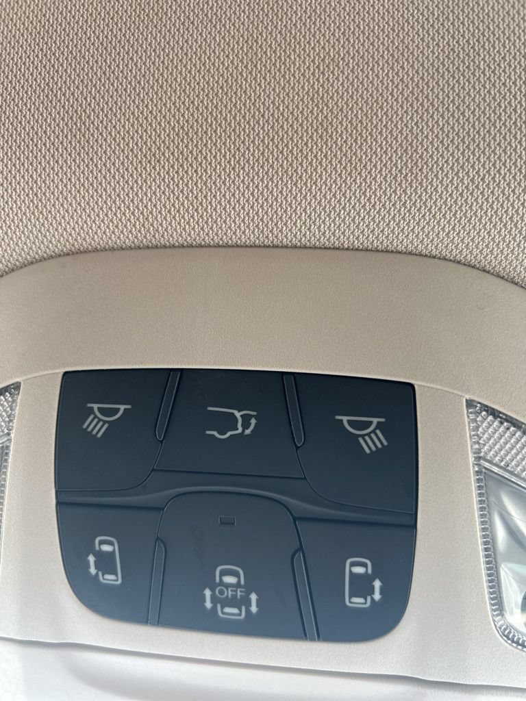 Used 2023 Chrysler Pacifica Touring-L FWD image 37
