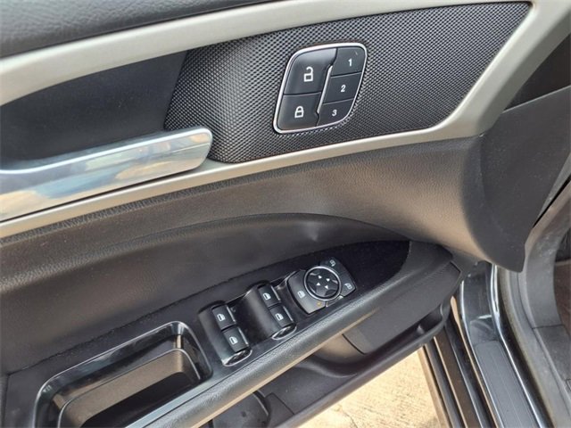 Used 2015 Ford Fusion SE w/ Equipment Group 202A image 18