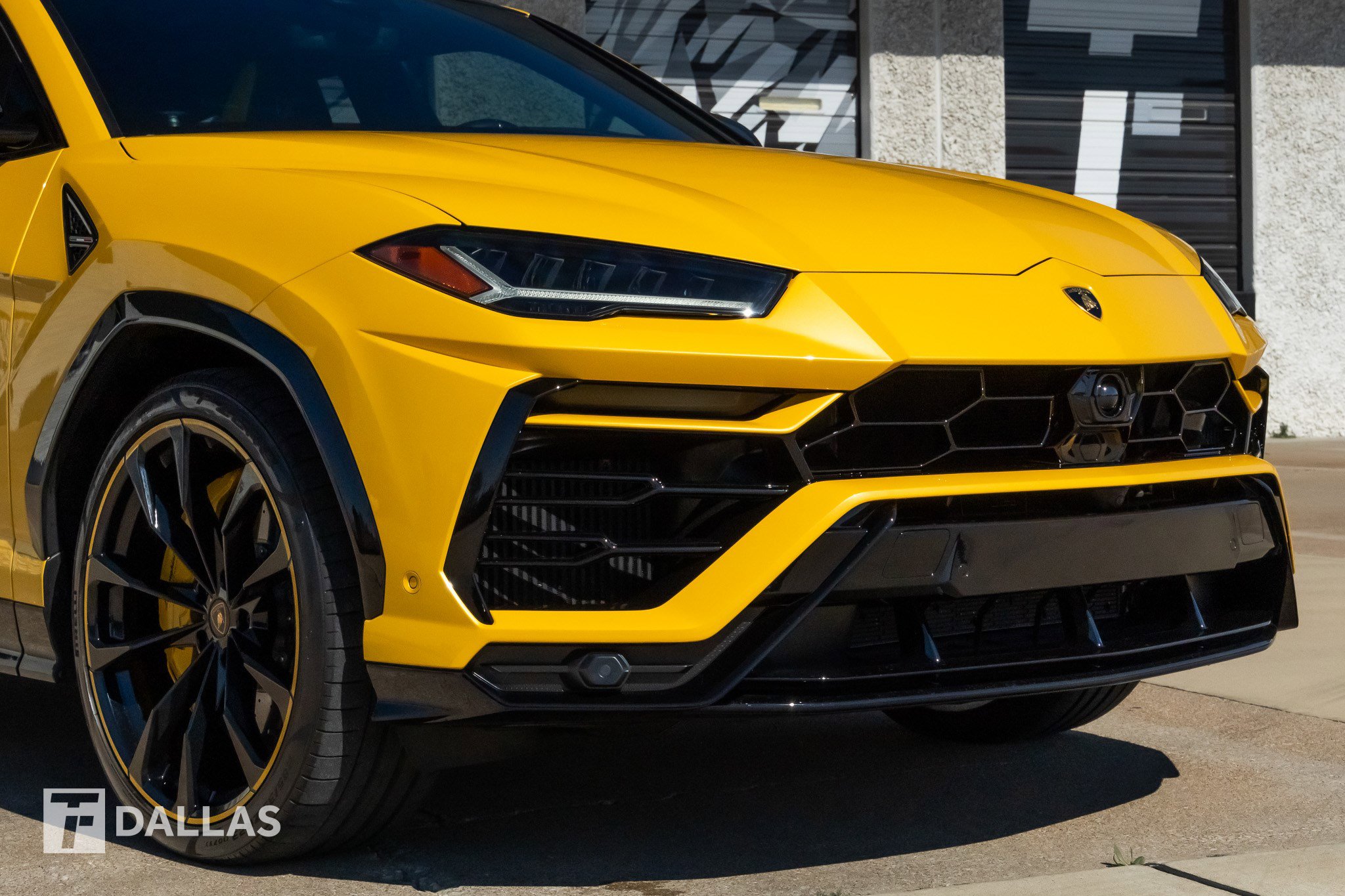 Used 2021 Lamborghini Urus image 2