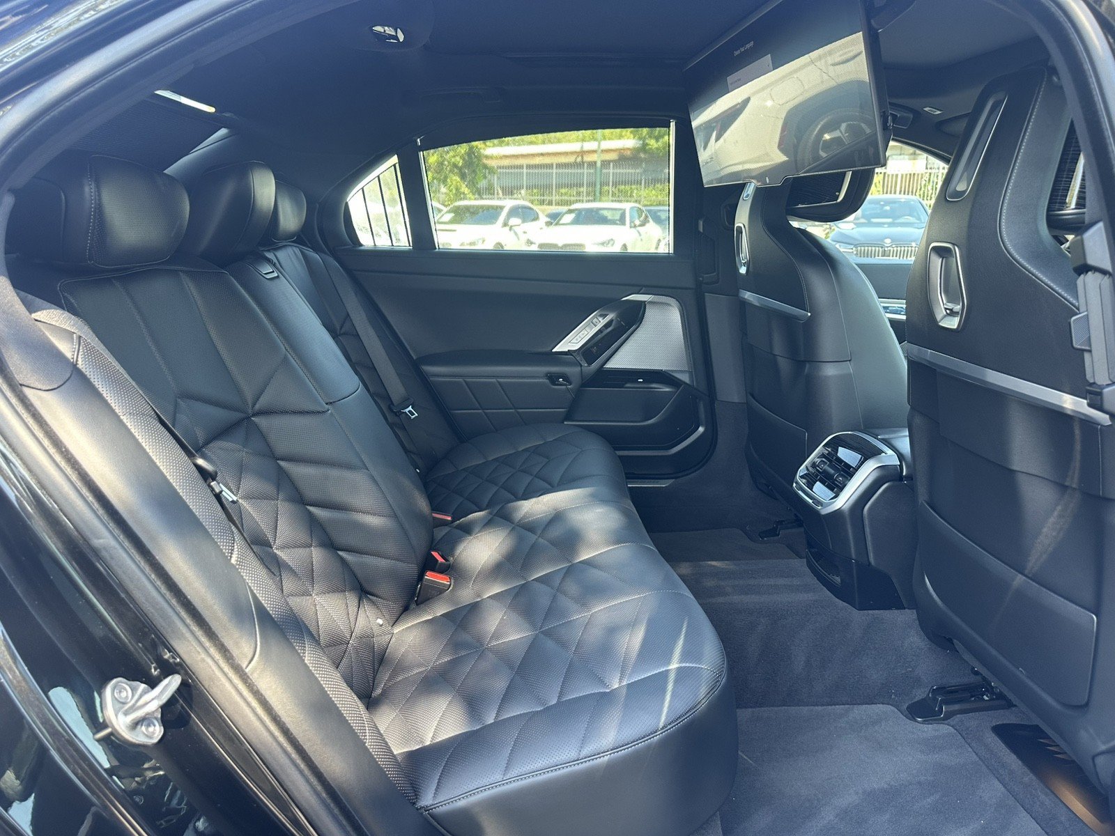 Used 2023 BMW 740i w/ Parking Assistance Package RWD image 21