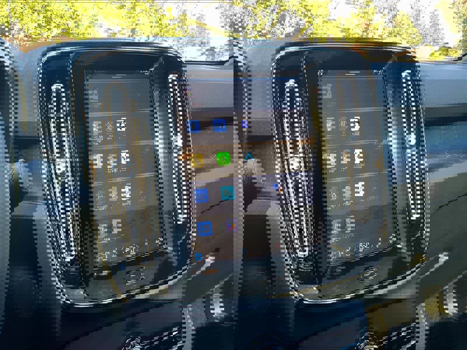 Used 2023 Volvo C40 P8 Recharge Ultimate image 34