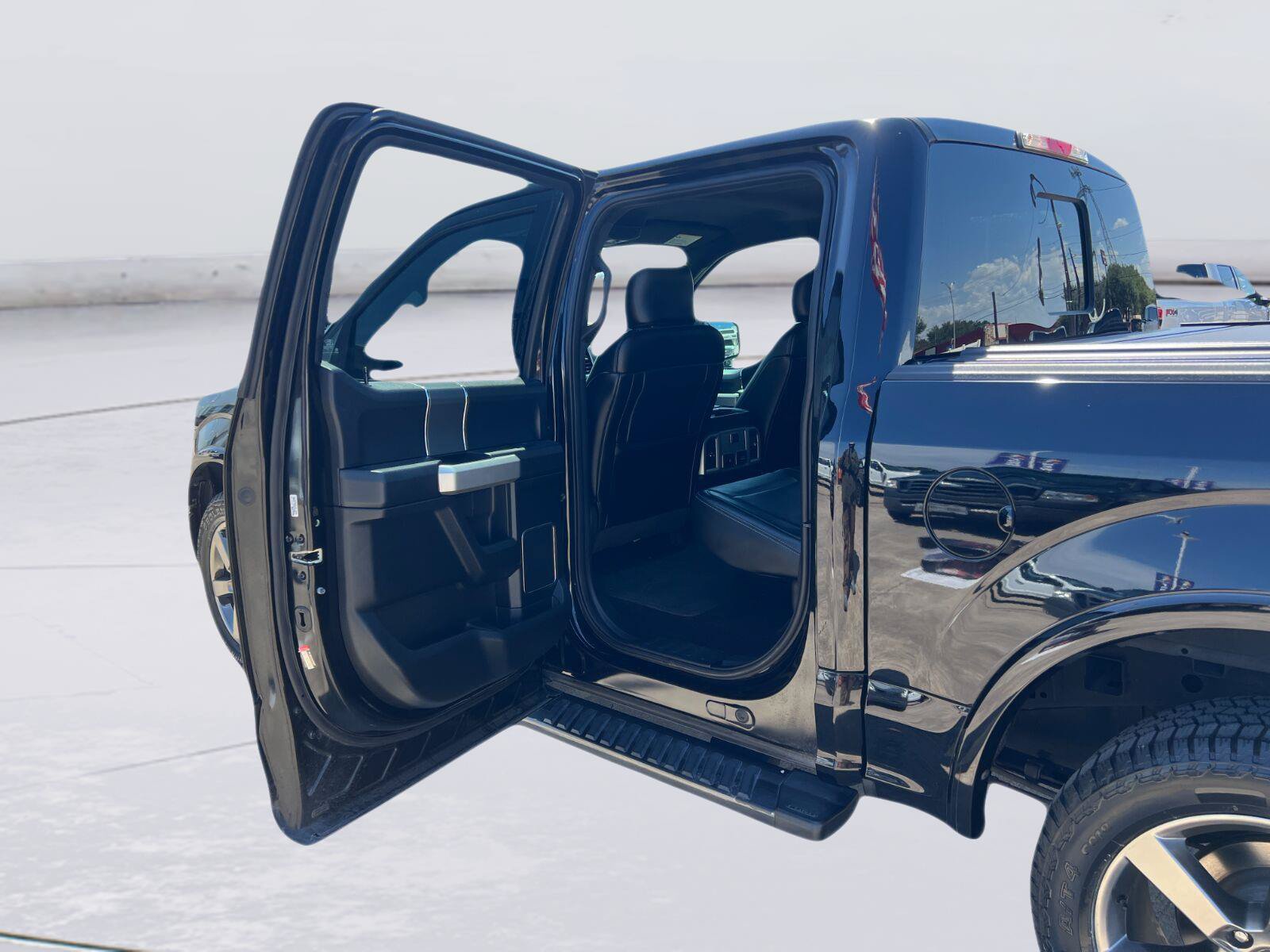 Used 2017 Ford F150 Lariat RWD image 22