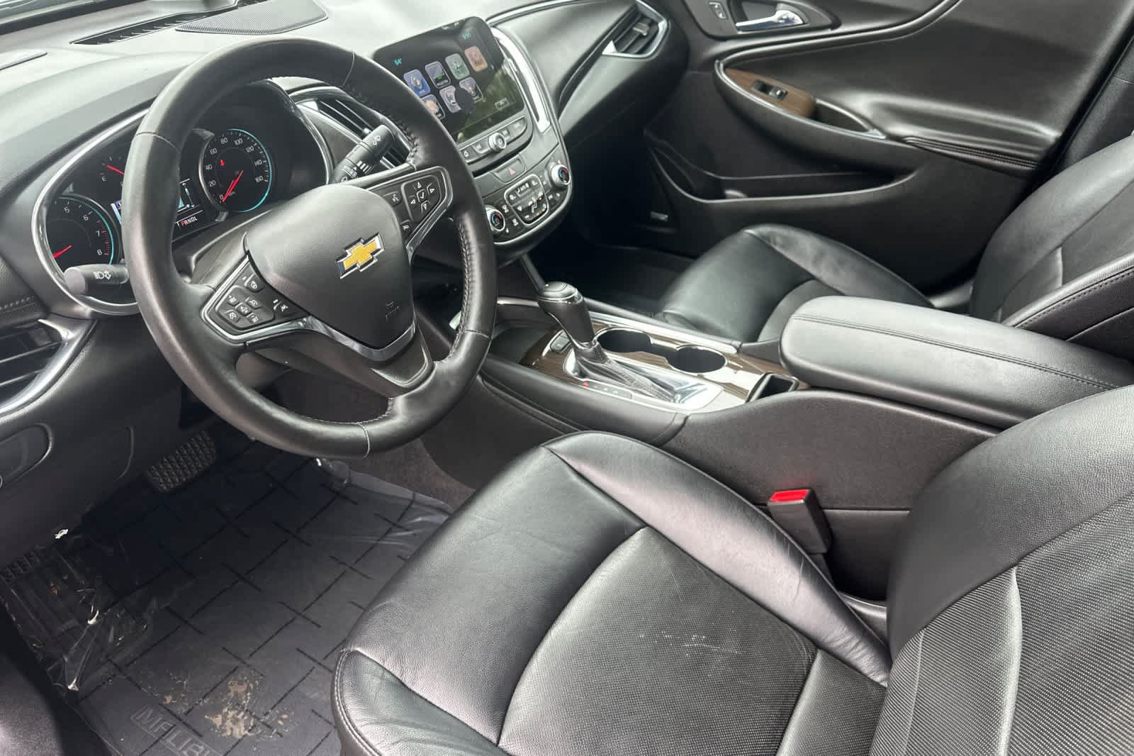Used 2017 Chevrolet Malibu Premier w/ Premier Sun and Wheel Package FWD image 11