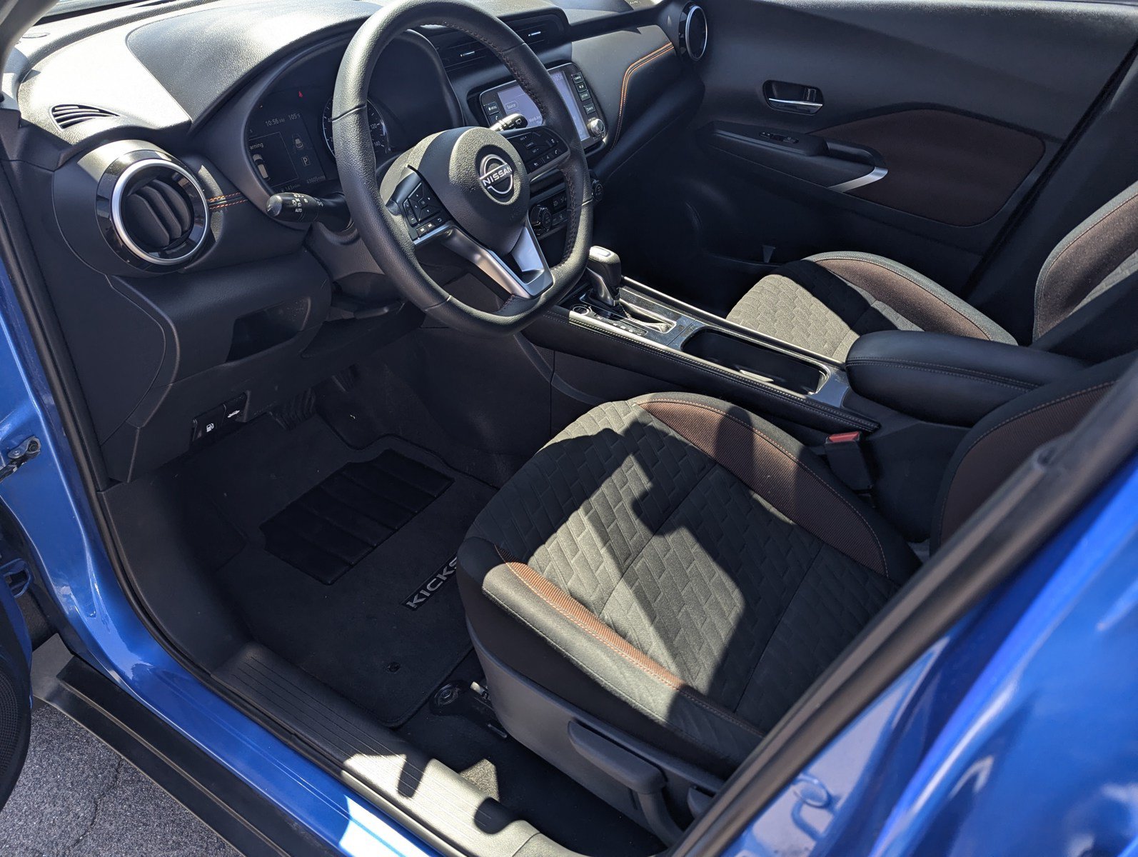 Used 2023 Nissan Kicks SR FWD image 9