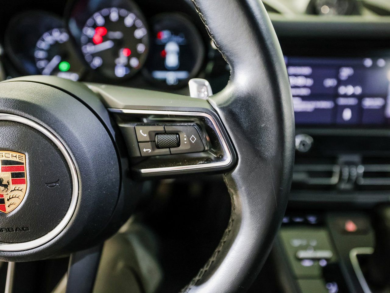 Certified 2023 Porsche Macan image 16