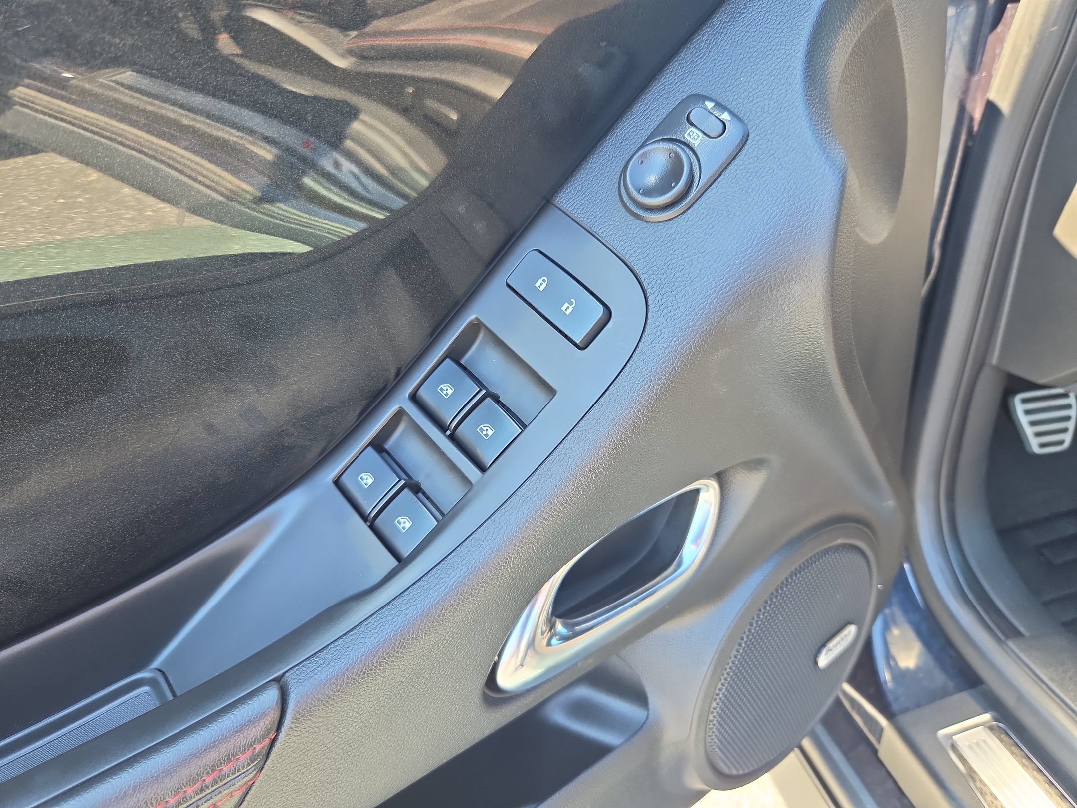 Used 2014 Chevrolet Camaro ZL1 RWD image 11