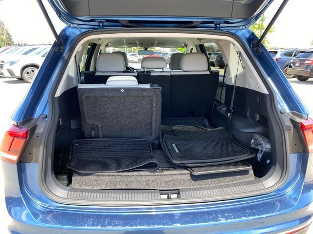 Used 2020 Volkswagen Tiguan SE w/ 3rd Row Seat Package AWD/4WD image 23