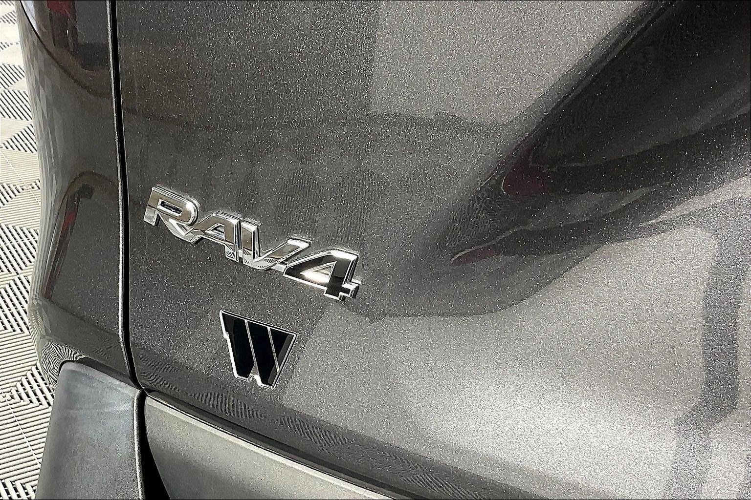 Used 2022 Toyota RAV4 XLE w/ Convenience Package image 24