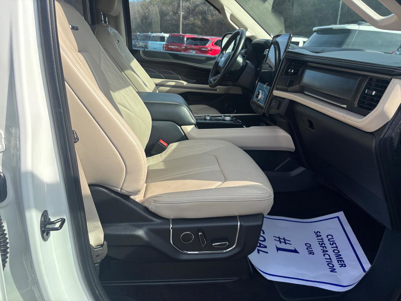 Used 2023 Ford Expedition Platinum image 16