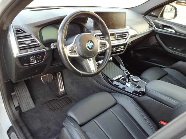 Used 2024 BMW X4 xDrive30i w/ Premium Package AWD/4WD image 3