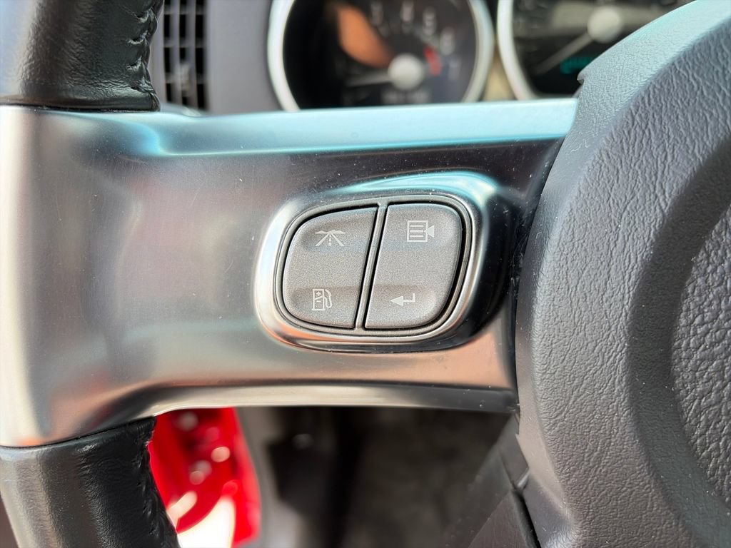 Used 2004 Chevrolet SSR w/ Preferred Equipment Group RWD image 13