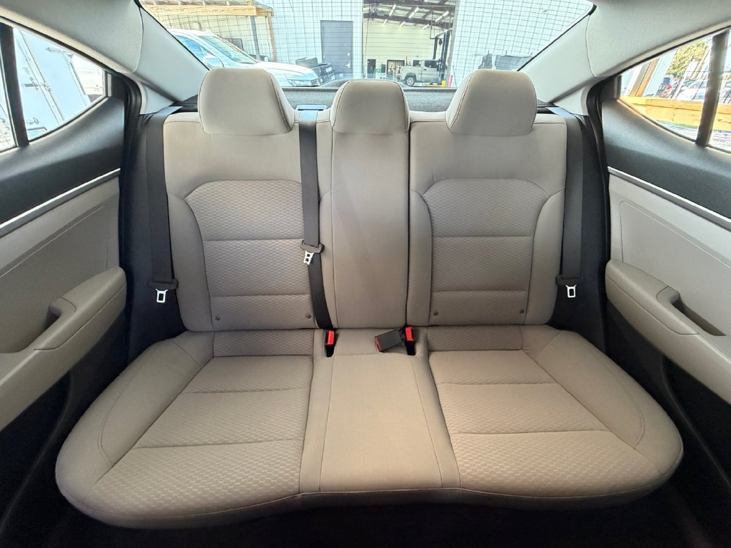 Used 2020 Hyundai Elantra SE FWD image 39