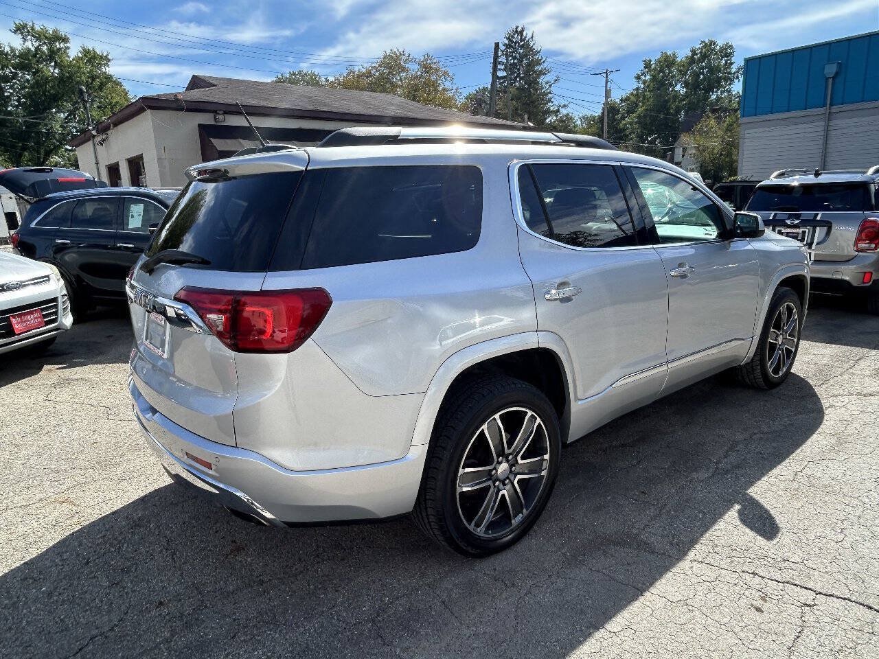 Used 2017 GMC Acadia Denali w/ Technology Package FWD image 13