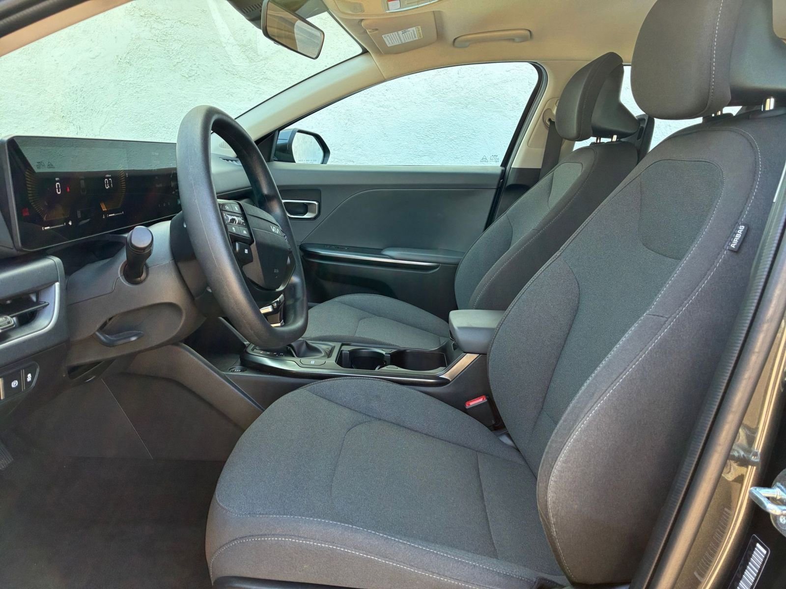 Used 2025 Kia K4 LXS image 25