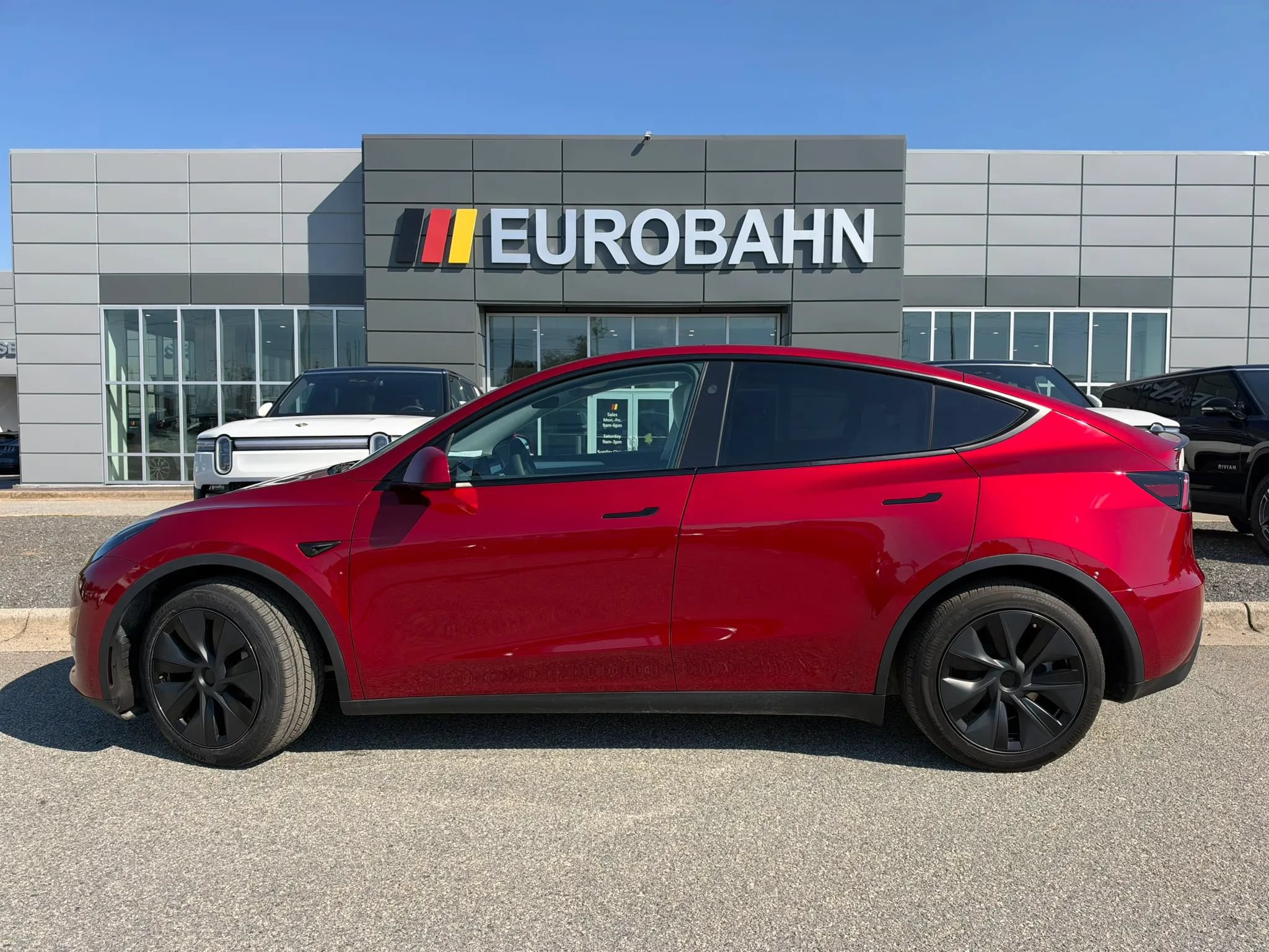 Used 2024 Tesla Model Y Long Range AWD/4WD image 2