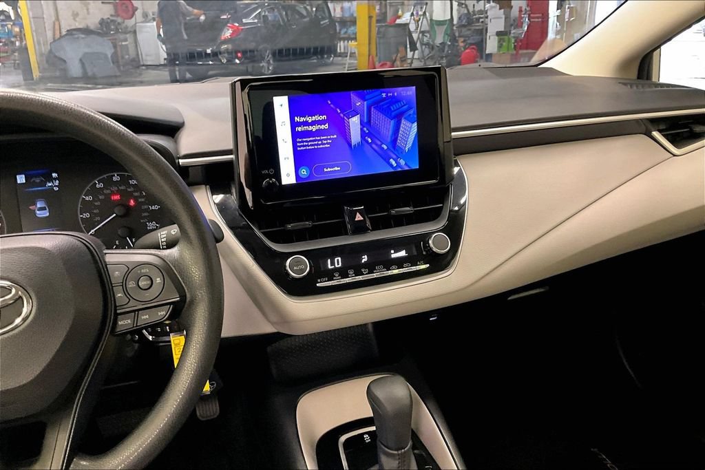 Used 2025 Toyota Corolla LE FWD image 5
