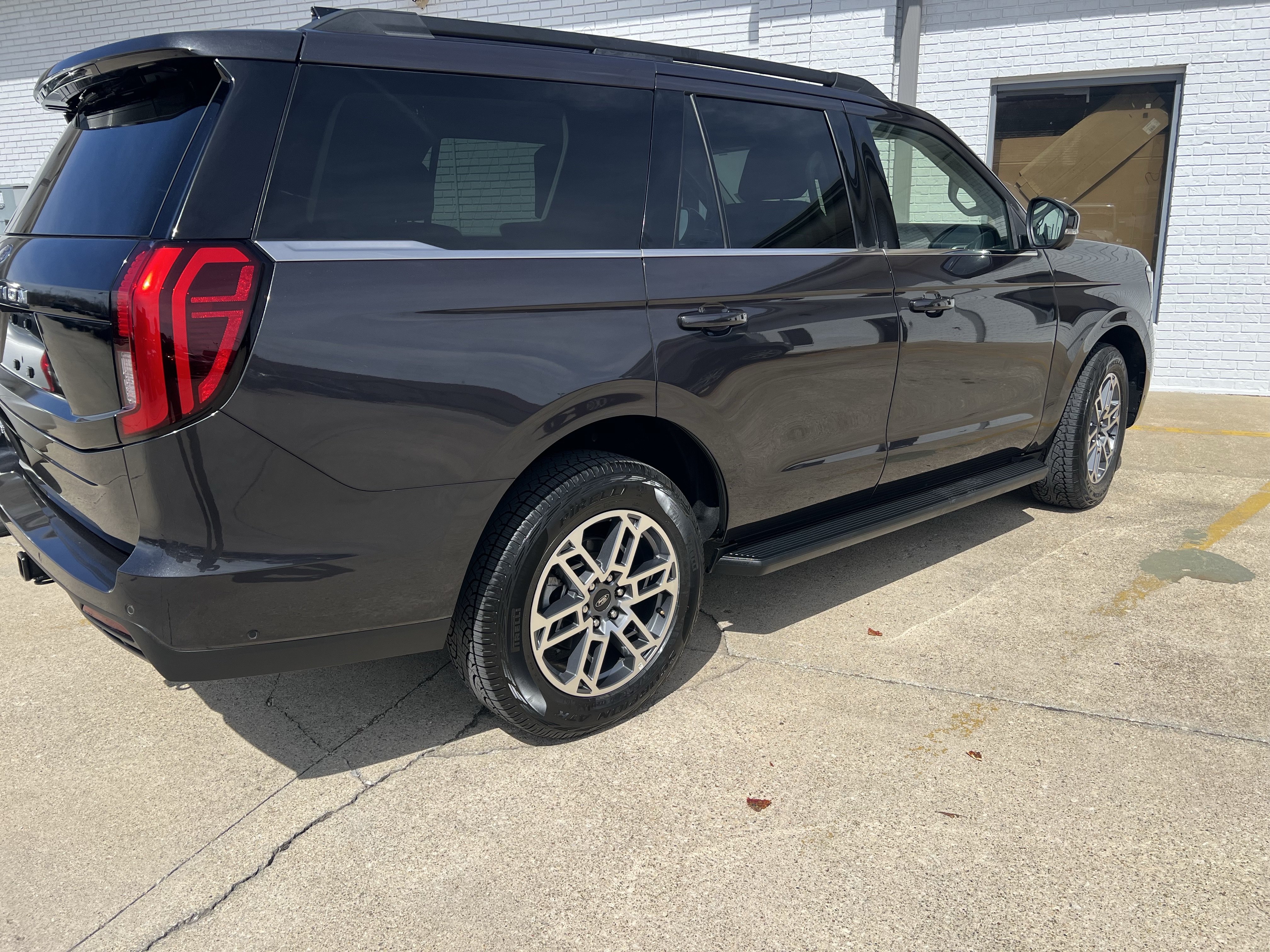 Used 2025 Ford Expedition Active AWD/4WD image 7