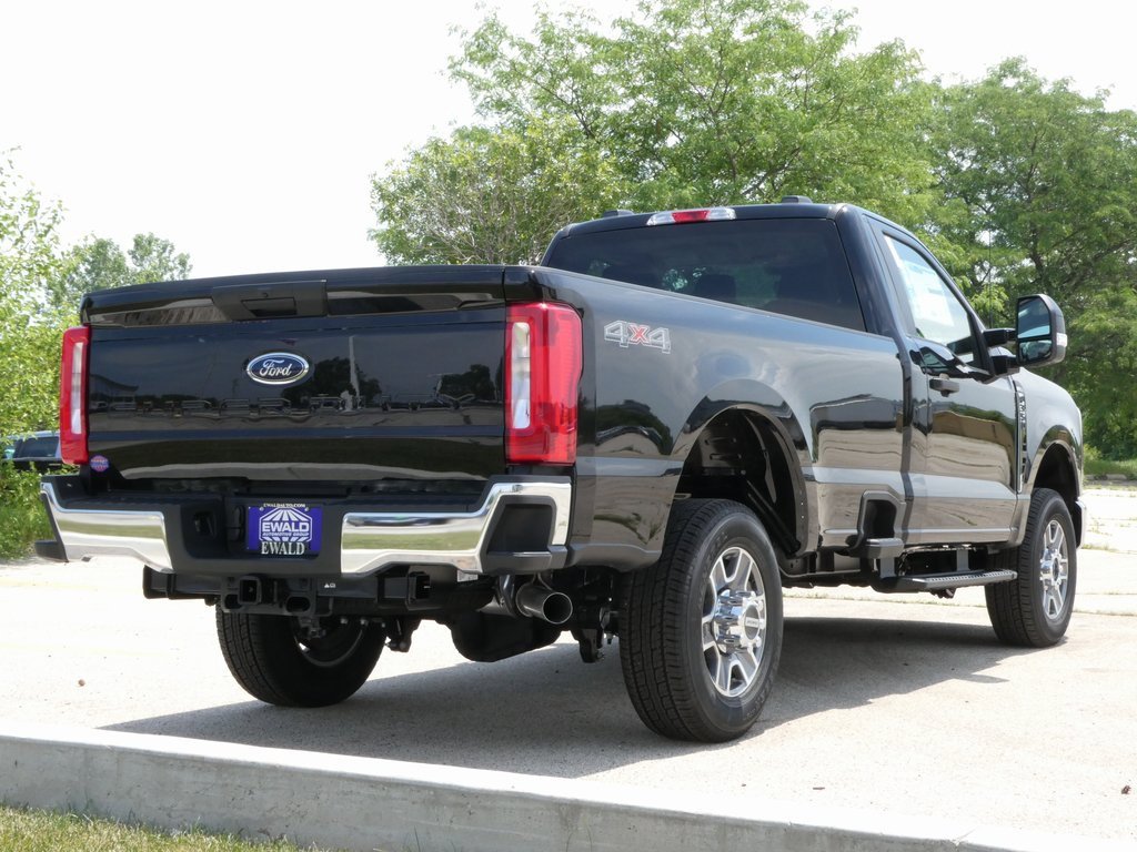 New 2025 Ford F350 XLT image 3