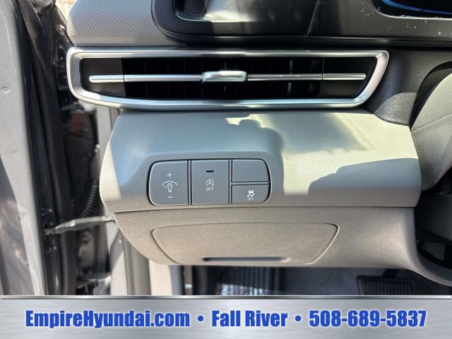 Used 2024 Hyundai Elantra SE FWD image 17