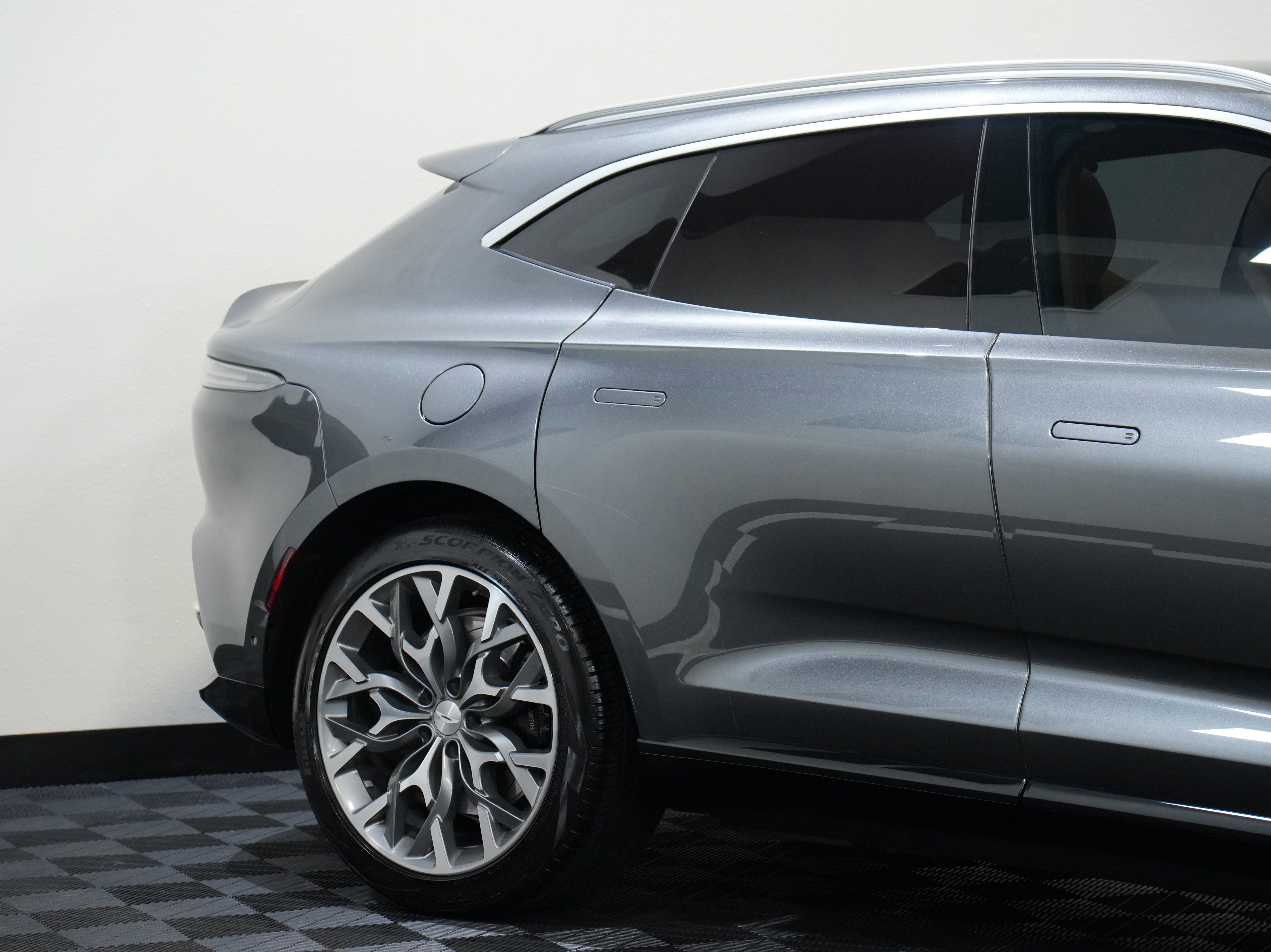 Used 2021 Aston Martin DBX AWD/4WD image 14