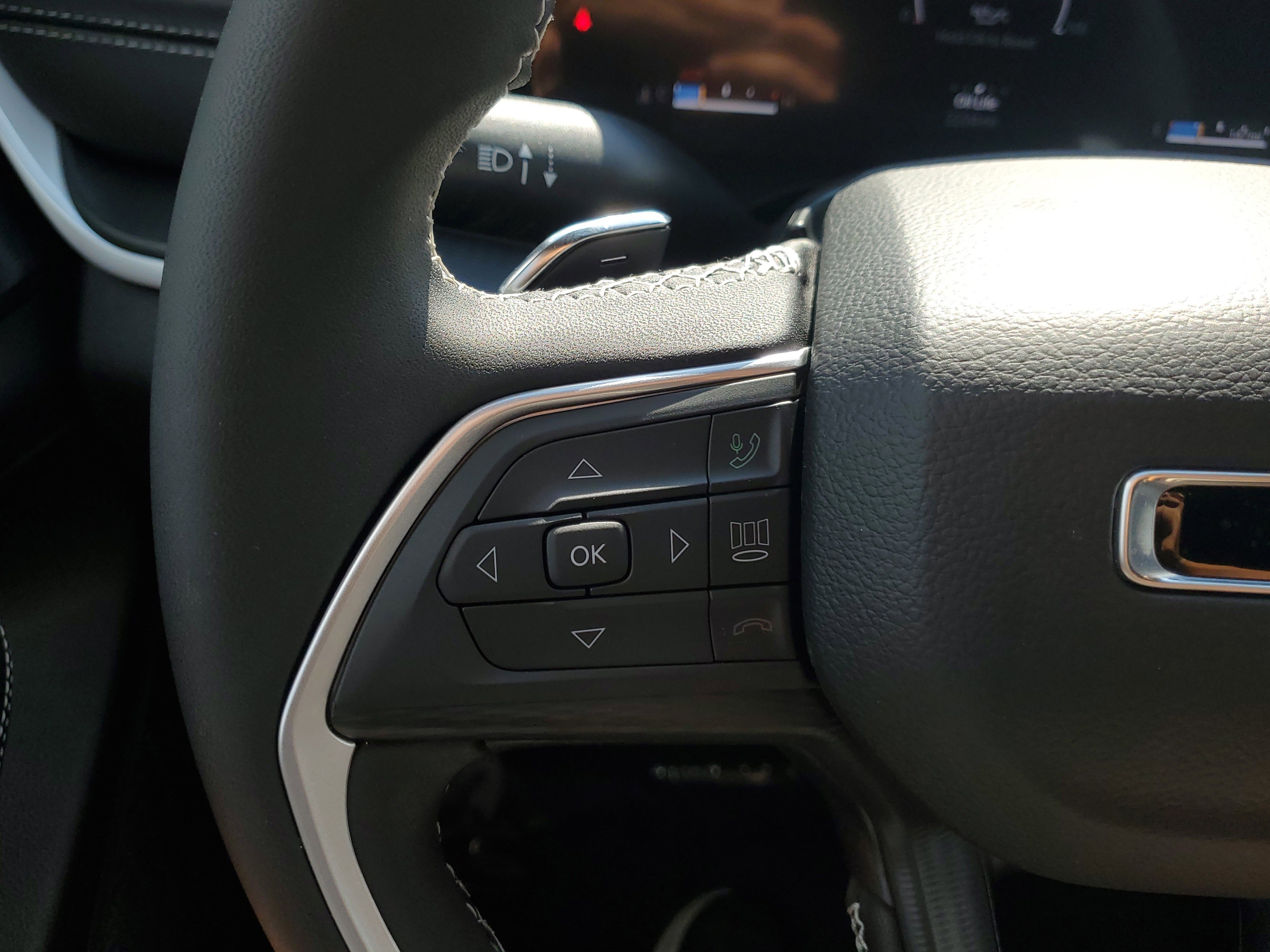 Used 2025 Jeep Grand Cherokee Laredo image 25