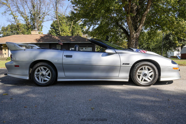 Used 1995 Chevrolet Camaro Z28 RWD image 8