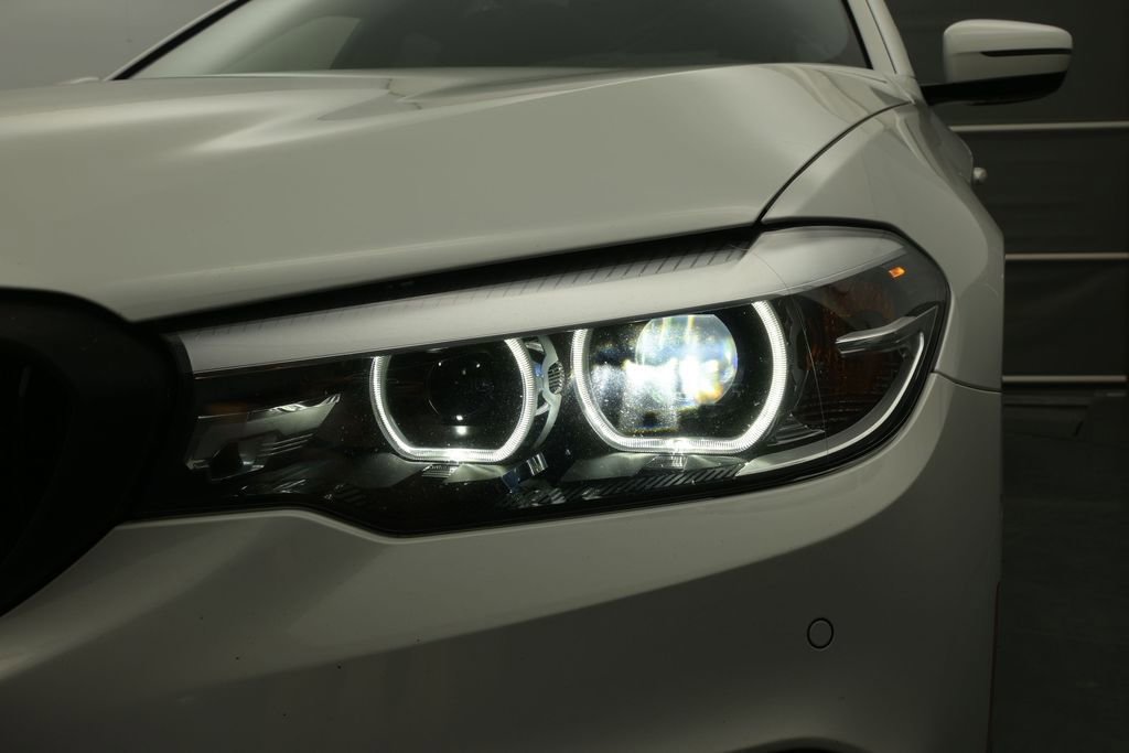 Used 2019 BMW 530i xDrive w/ M Sport Package AWD/4WD image 10