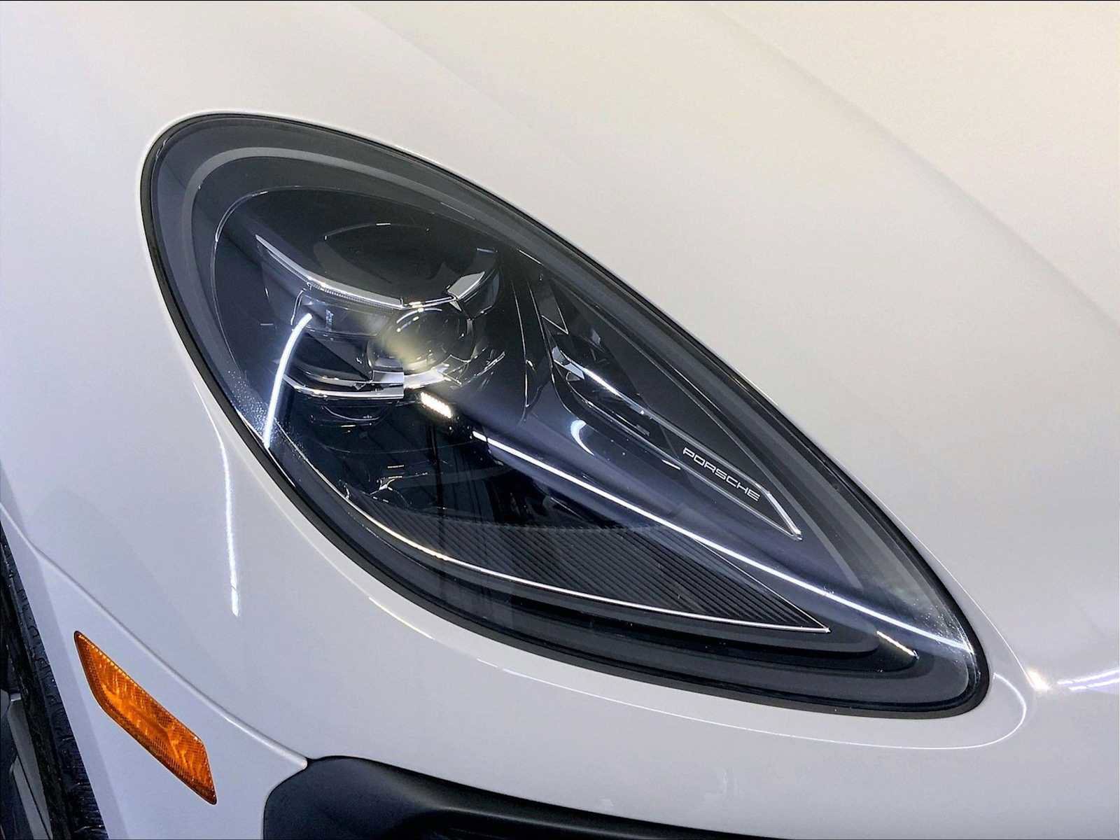 Certified 2023 Porsche Macan Turbo image 12
