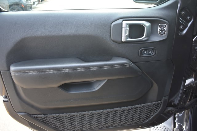 Used 2020 Jeep Wrangler Unlimited Sahara image 12