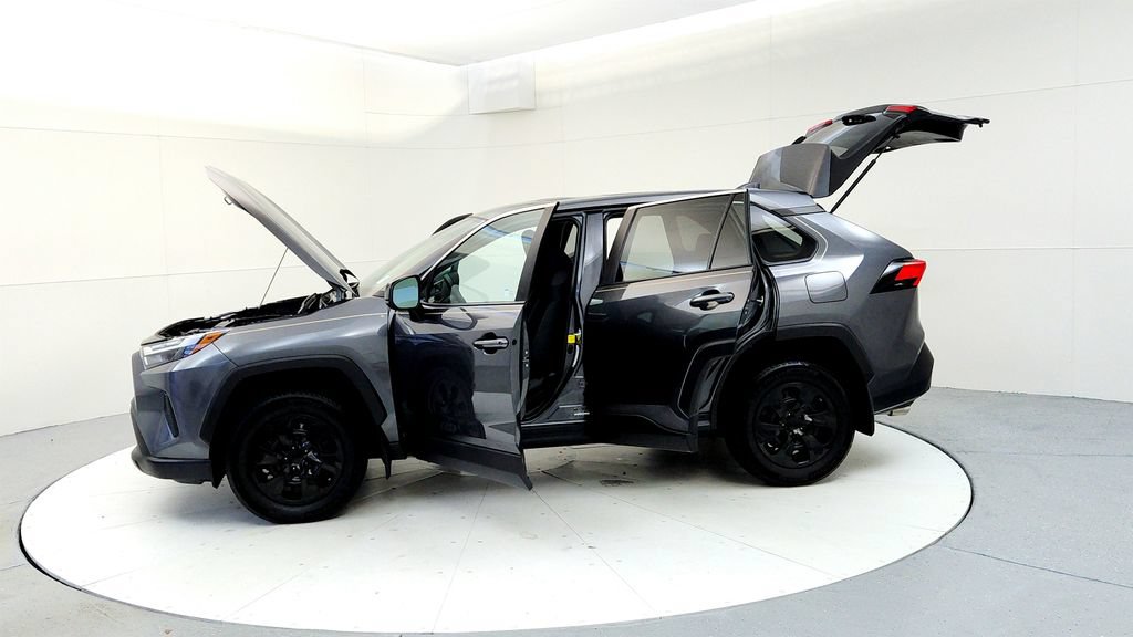 Used 2023 Toyota RAV4 LE AWD/4WD image 10