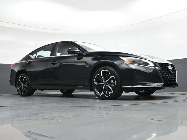 Used 2024 Nissan Altima 2.5 SR w/ SR Premium Package image 32