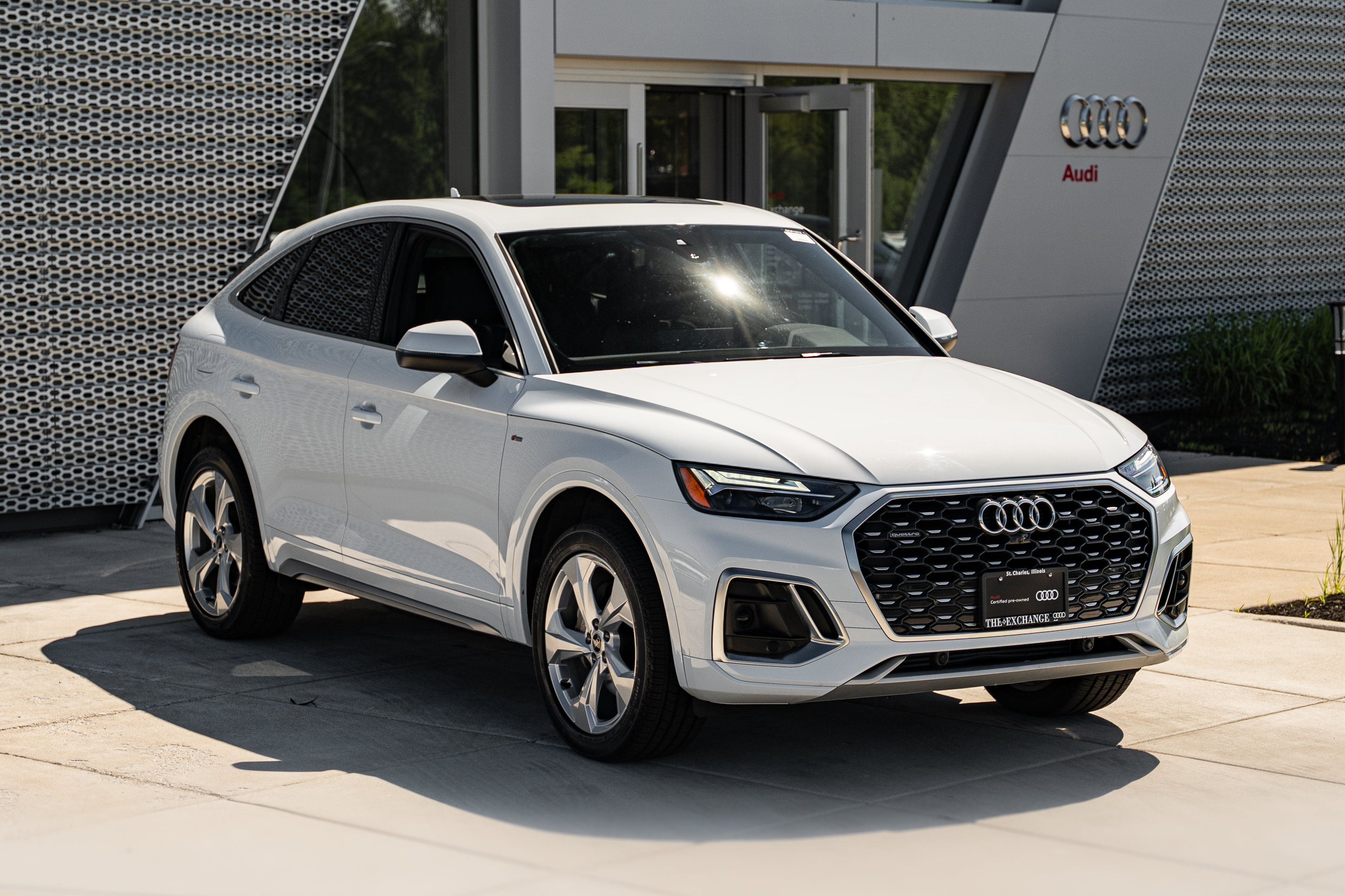 Certified 2023 Audi Q5 2.0T Premium w/ Convenience Package AWD/4WD image 2