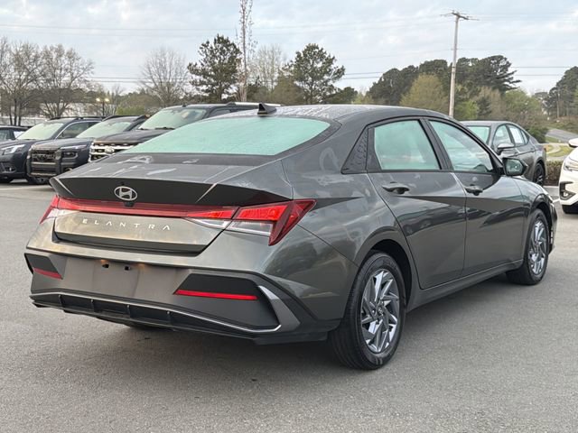 Used 2024 Hyundai Elantra SEL image 3