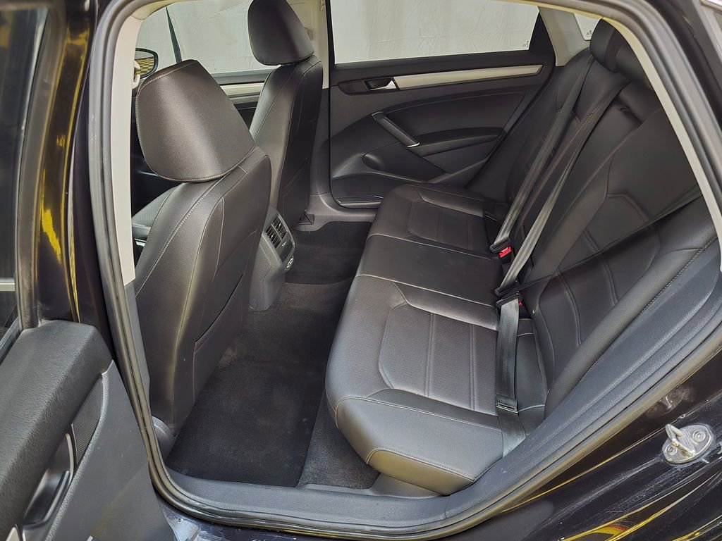 Used 2021 Volkswagen Passat 2.0T SE image 16