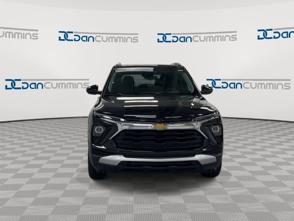 Used 2025 Chevrolet TrailBlazer LT AWD/4WD image 3