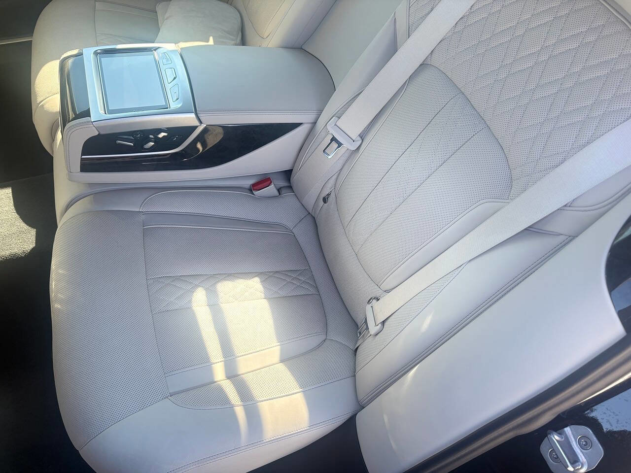 Used 2018 BMW 750i xDrive AWD/4WD image 11