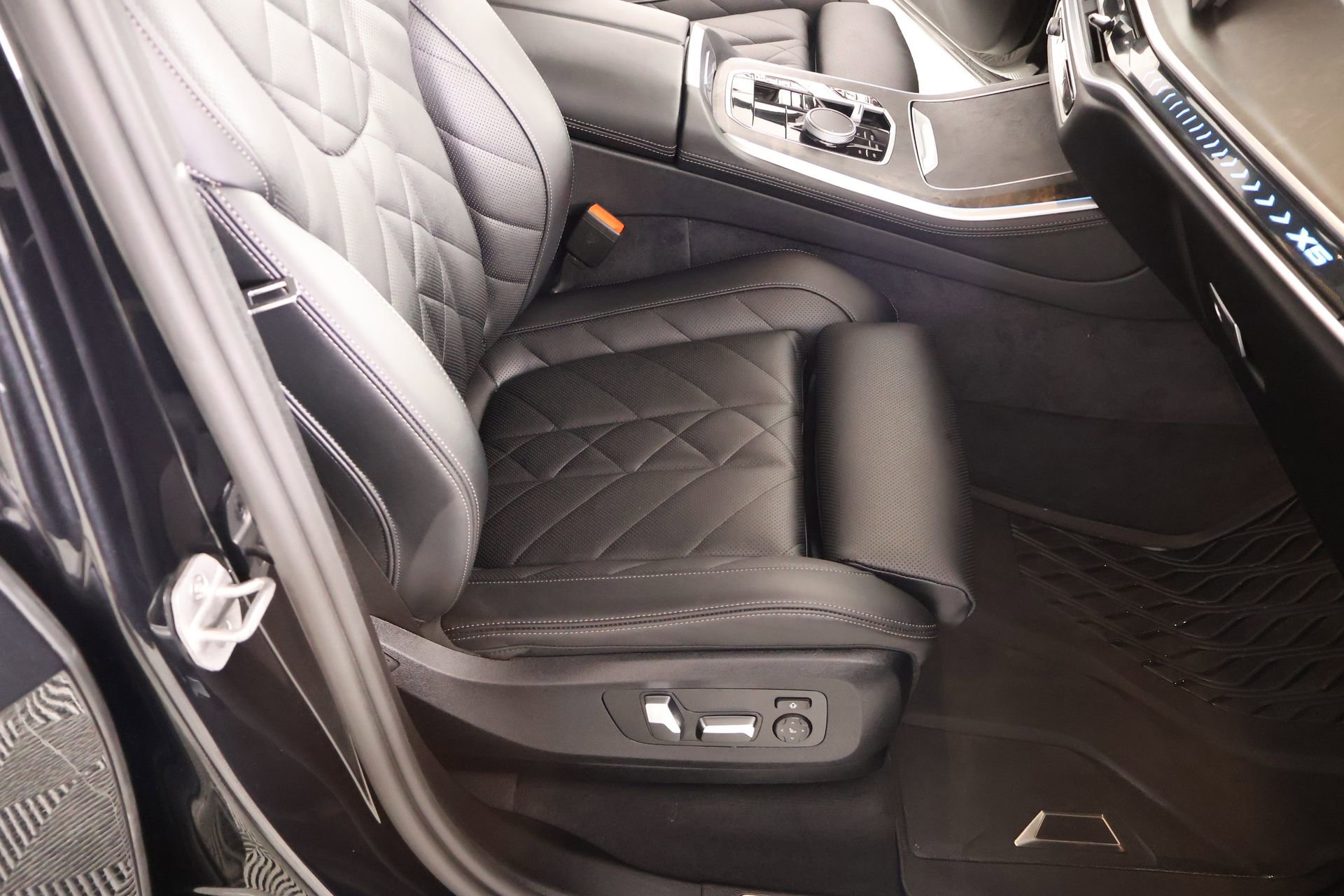 Used 2025 BMW X5 xDrive40i w/ Premium Package image 14