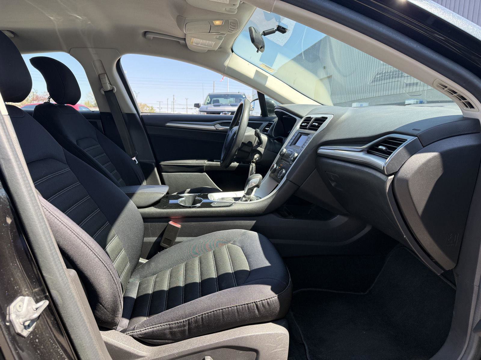 Used 2015 Ford Fusion SE image 12