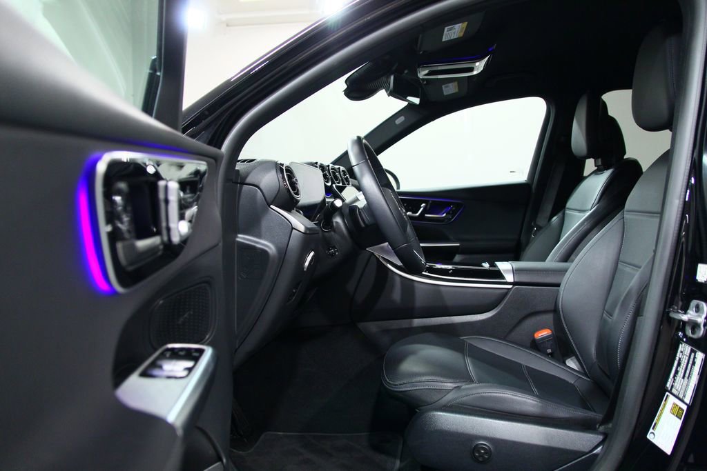 Certified 2025 Mercedes-Benz GLC 300 image 4
