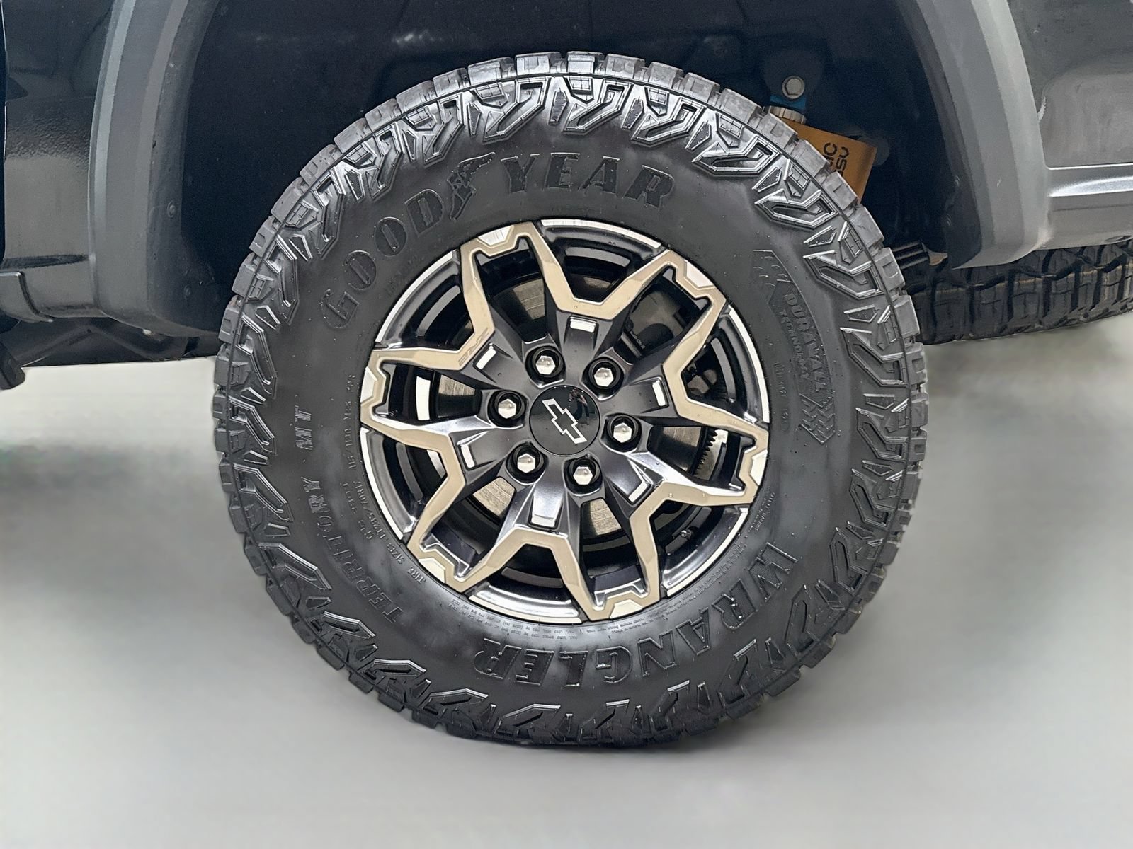 Used 2025 Chevrolet Colorado ZR2 w/ Technology Package AWD/4WD image 36