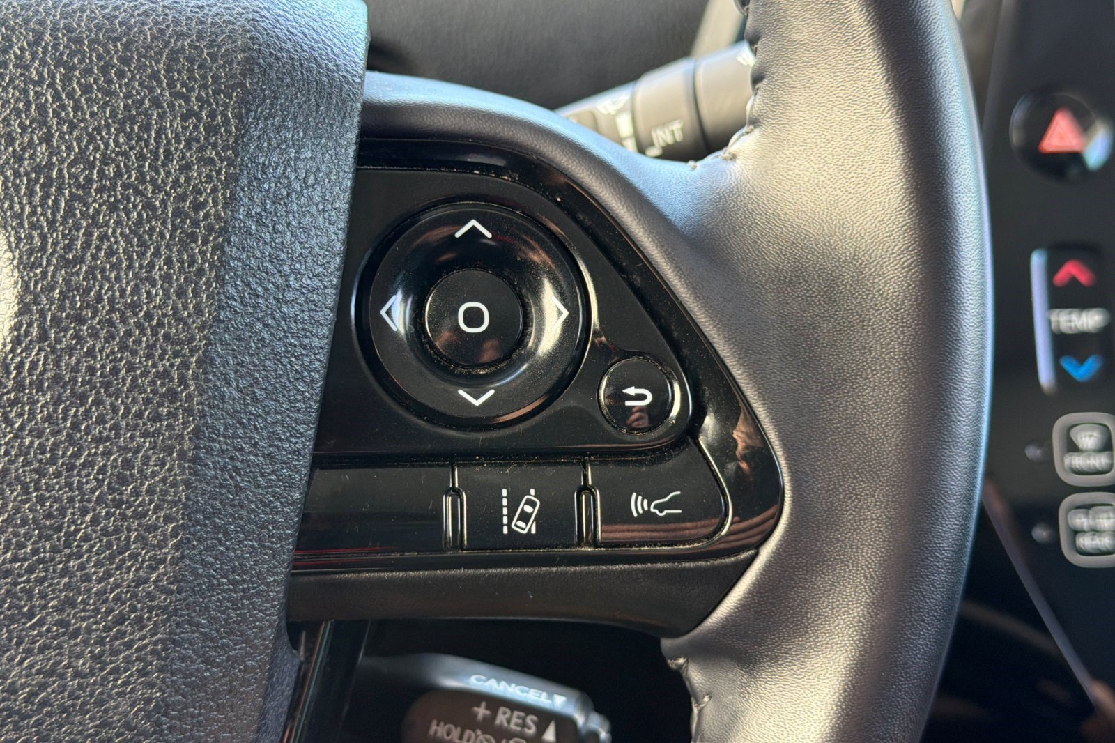 Used 2022 Toyota Prius Prime XLE FWD image 31