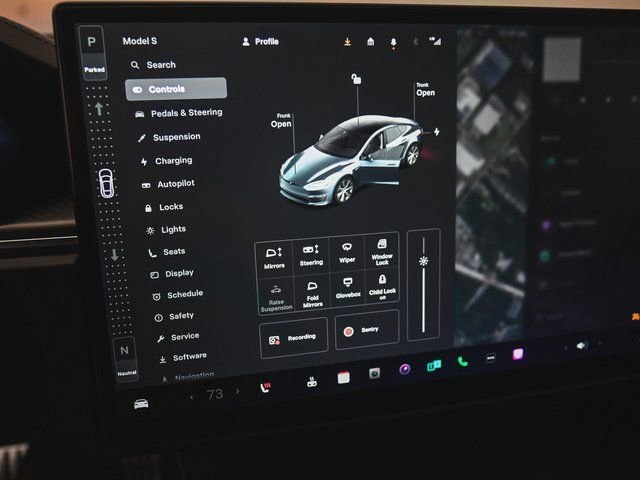 Used 2021 Tesla Model S Plaid image 18