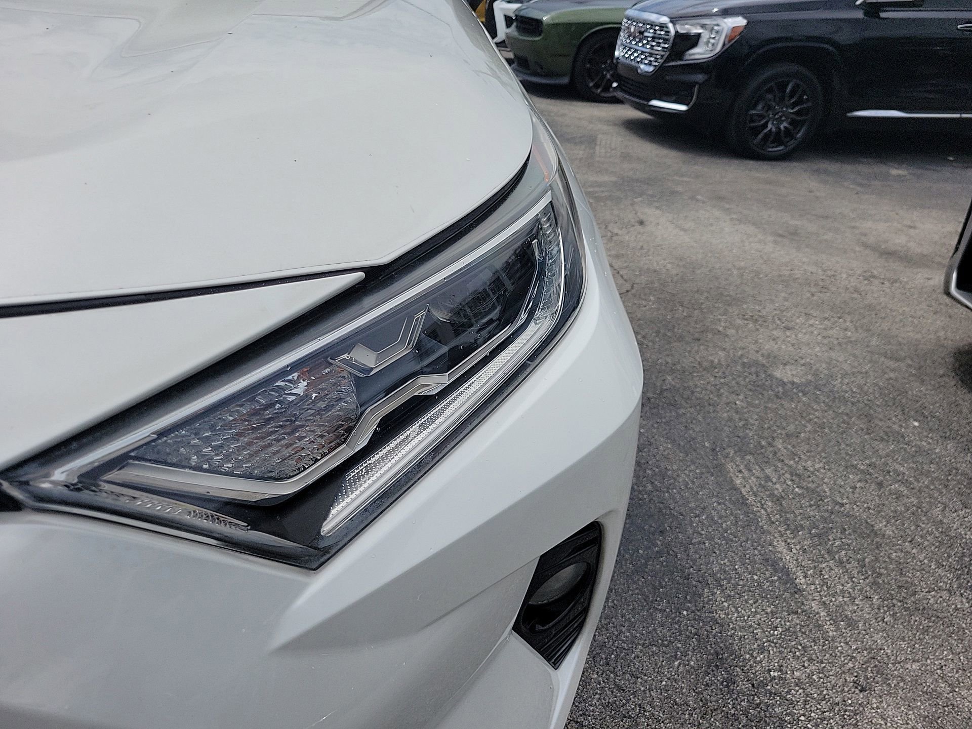 Used 2019 Toyota RAV4 XSE w/ XSE Weather Package AWD/4WD image 4