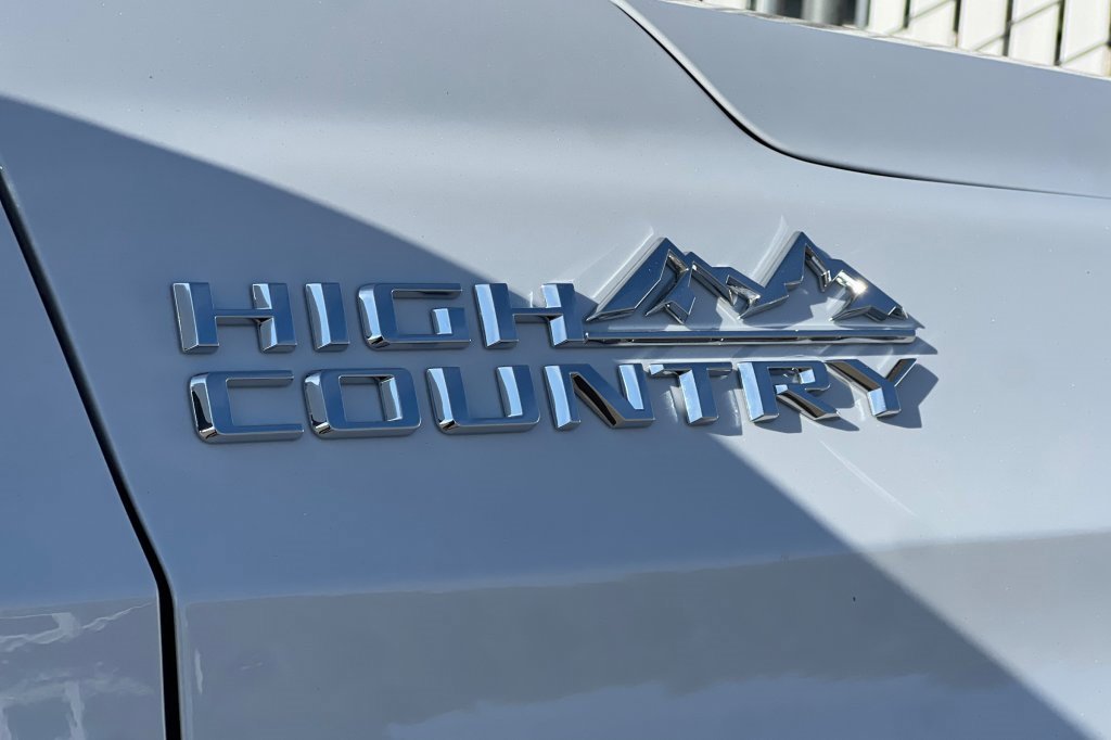 New 2026 Chevrolet Suburban High Country image 24