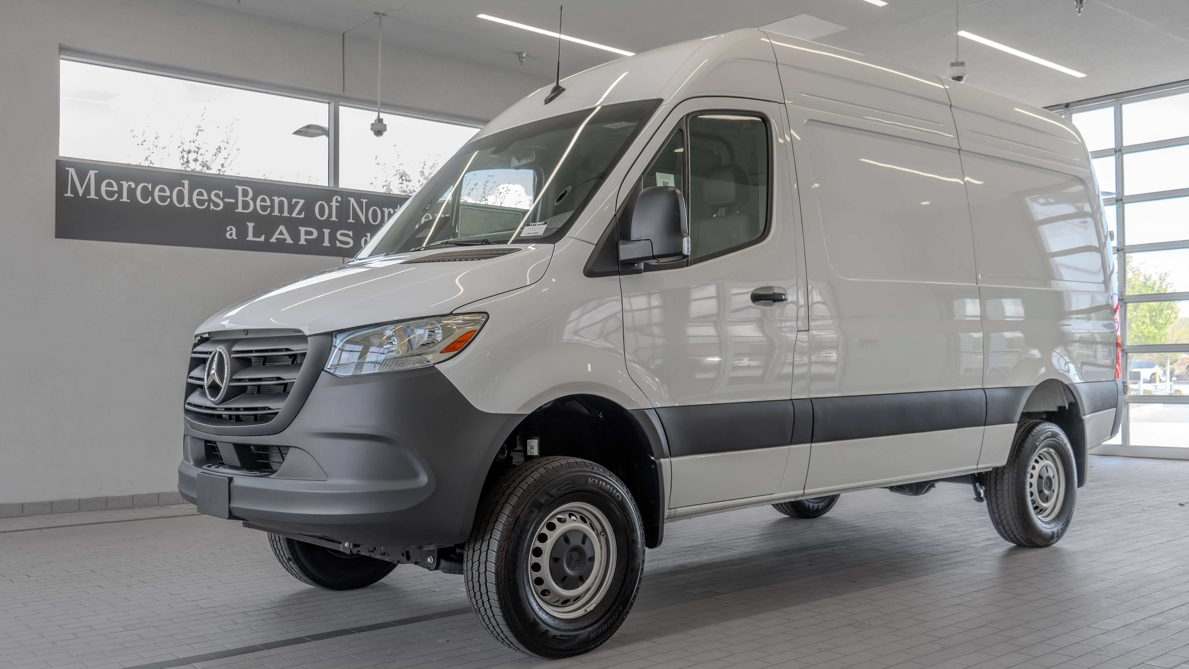 Used 2025 Mercedes-Benz Sprinter 2500 image 3