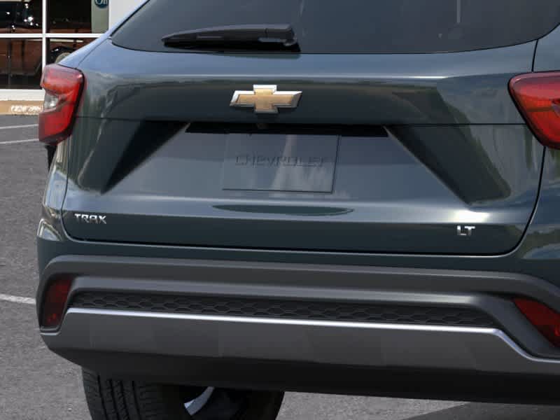 Used 2026 Chevrolet Trax LT w/ Sunroof Package FWD image 14