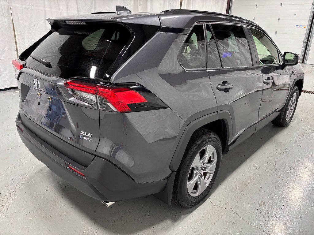 Used 2025 Toyota RAV4 XLE AWD/4WD image 7